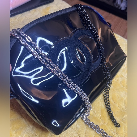 🕋▪️Authentic Chanel Black Leather Crossbody ▪️🕋 - Picture 3 of 6